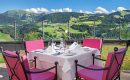 Terrasse vom Restaurant mit Bergblick