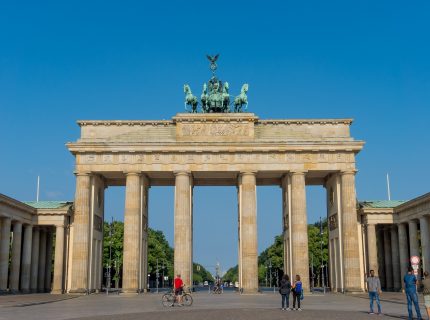 Brandenburger Tor an einem sonnigen Tag