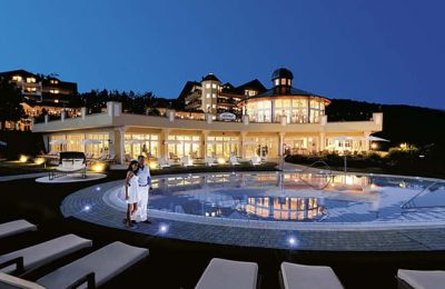 Hotel Mooshof Beleuchtetes Hotel am Abend