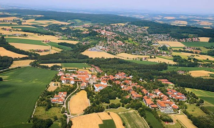 Luftaufnahme vom Kurort Bad Griesbach und seinen Feldern