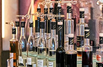 Nahaufnahme der Getränke von der Bar