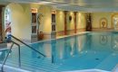 Schwimmbecken im römischen Stil