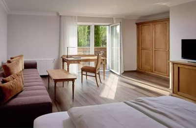 Schlaf- und Wohnbereich im Wohnkomfortzimmer