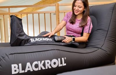 Frau nutzt BLACKROLL