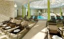 Braune Liegen vor Indoor Pool