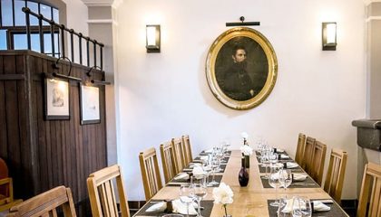 Fein gedeckter Tisch im Restaurant