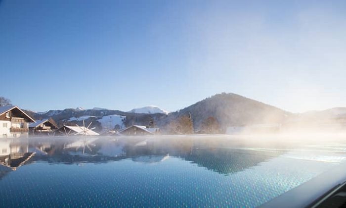 Der Außenpool im Winter