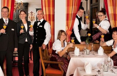 Team rund um die Küche und Servierung vom Hotel Fürstenhof