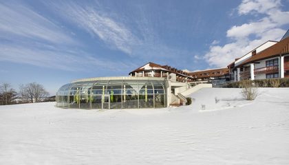 Verschneites Hotel Fürstenhof im Winter