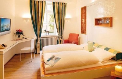 Bett im ZImmer Classic Wellroom