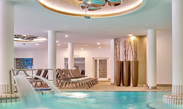 Therme mit Indoor Pool