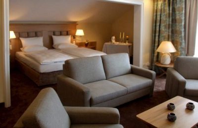 Bett und Sofa im Max Studio 2