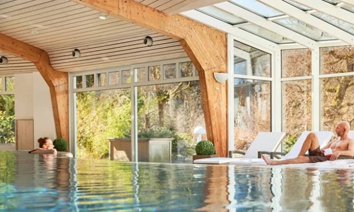 PaGruppe entspannt im Schimmbad