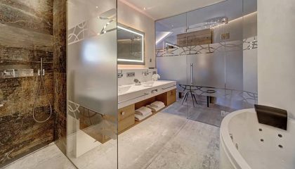 Badezimmer mit Glas in der Relaxssuite