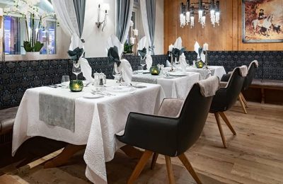 Fein gedeckte Tische im Restaurant Sissy