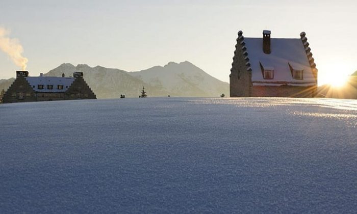 Das verschneite Hotel Das Kranzbach im Winter