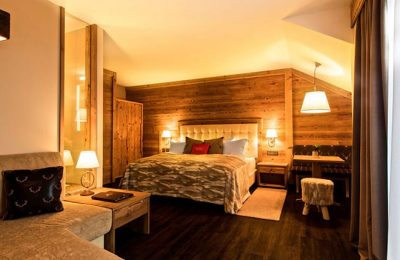 Doppelzimmer Hischenstein Bett im Doppelzimmer Hischenstein