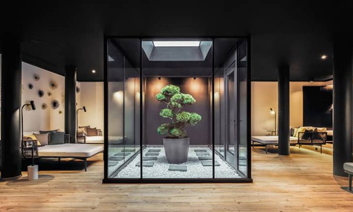 Atrium mit Liegemöglichkeiten