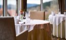 Fein gedeckter Tisch im Restaurant