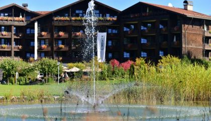 Brunnen vor dem Hotel