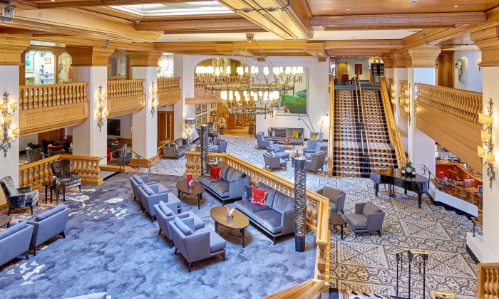 Neu gestaltete Hotelhalle im Maximilian