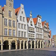 Die Altstadt von Münster mit alten aber bunten Gebäuden