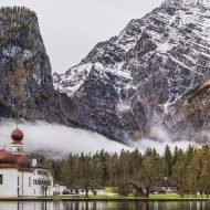 Verschneiter Berg Watzmann in Oberbayern