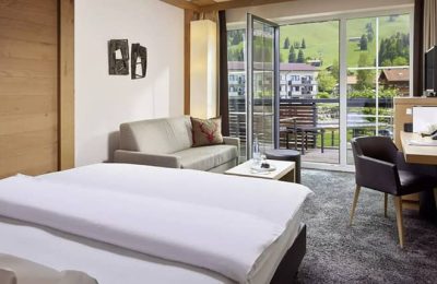 Schlaf- und Wohnbereich im Doppelzimmer