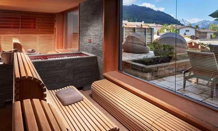 Sauna mit Glasfassade