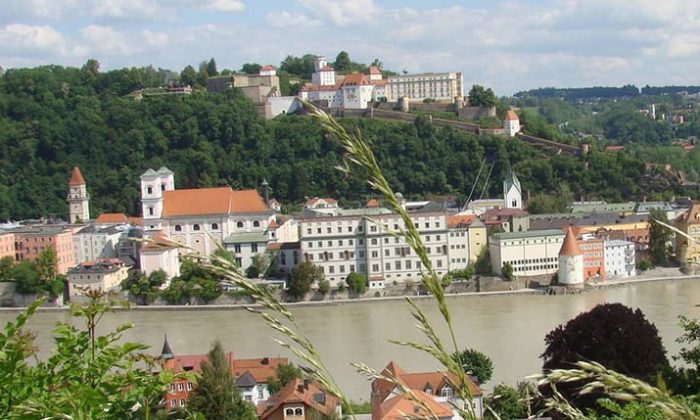 Skyline von Passau mit Fluss