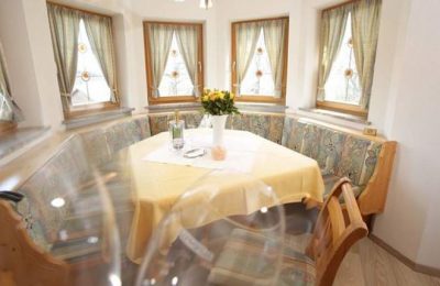 Runde Sitzgelegenheit im Exklusivzimmer