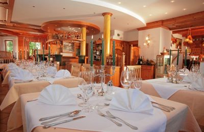 Fein gedecktes bayerisches Restaurant