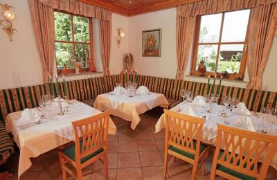 Gedeckte Tische im Restaurant