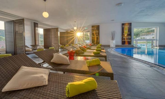 Hallenbad im Hotel