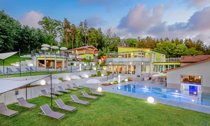 Saunagarten mit Außenpool im Reibener-Hof