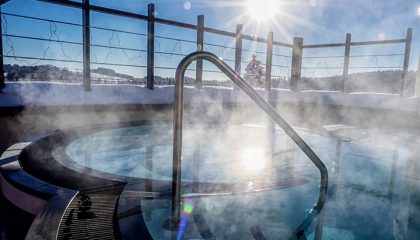 Dampfender Skypool im Winter