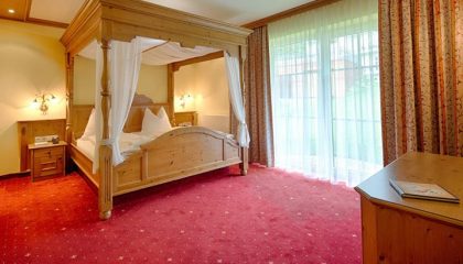 Bett in der Himmelbett-Suite