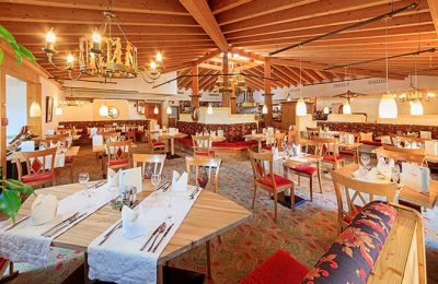 Hell beleuchtetes Restaurant