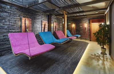 Bunte Schwebeliegen im Spa