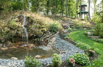 Wasserfall im Garten