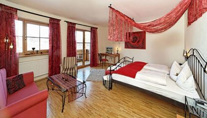 Bett im Romantikzimmer