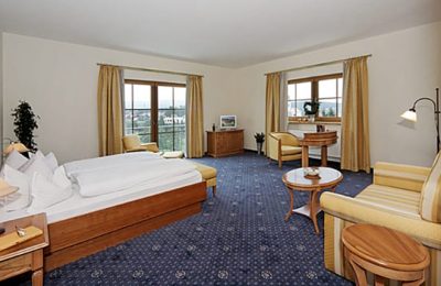 Bett in der Turmsuite Frauenbrünnl 60m²