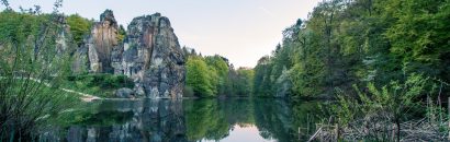 Panoramablick auf Felsformation im Teutoburger Wald