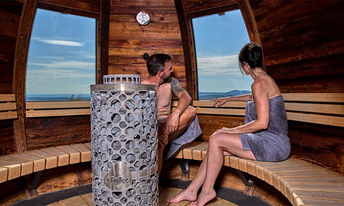 Menschen in der Kugl-Spa Sauna