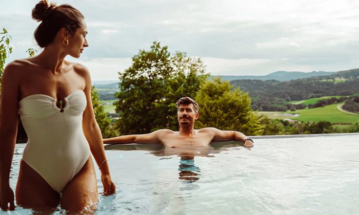 Paar beim Romantik-Baden