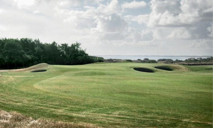 Grüne Golfanlage auf Sylt