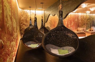 Schwebesessel im Ruheraum