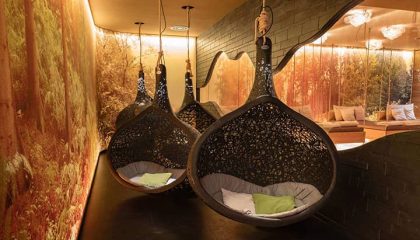 Schwebesessel im Ruheraum