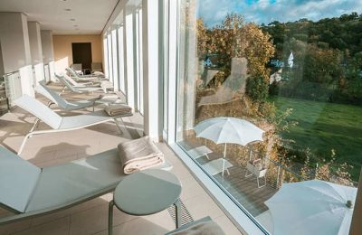 Liegen mit Ausblick im Ruheraum