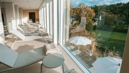 Liegen mit Ausblick im Ruheraum